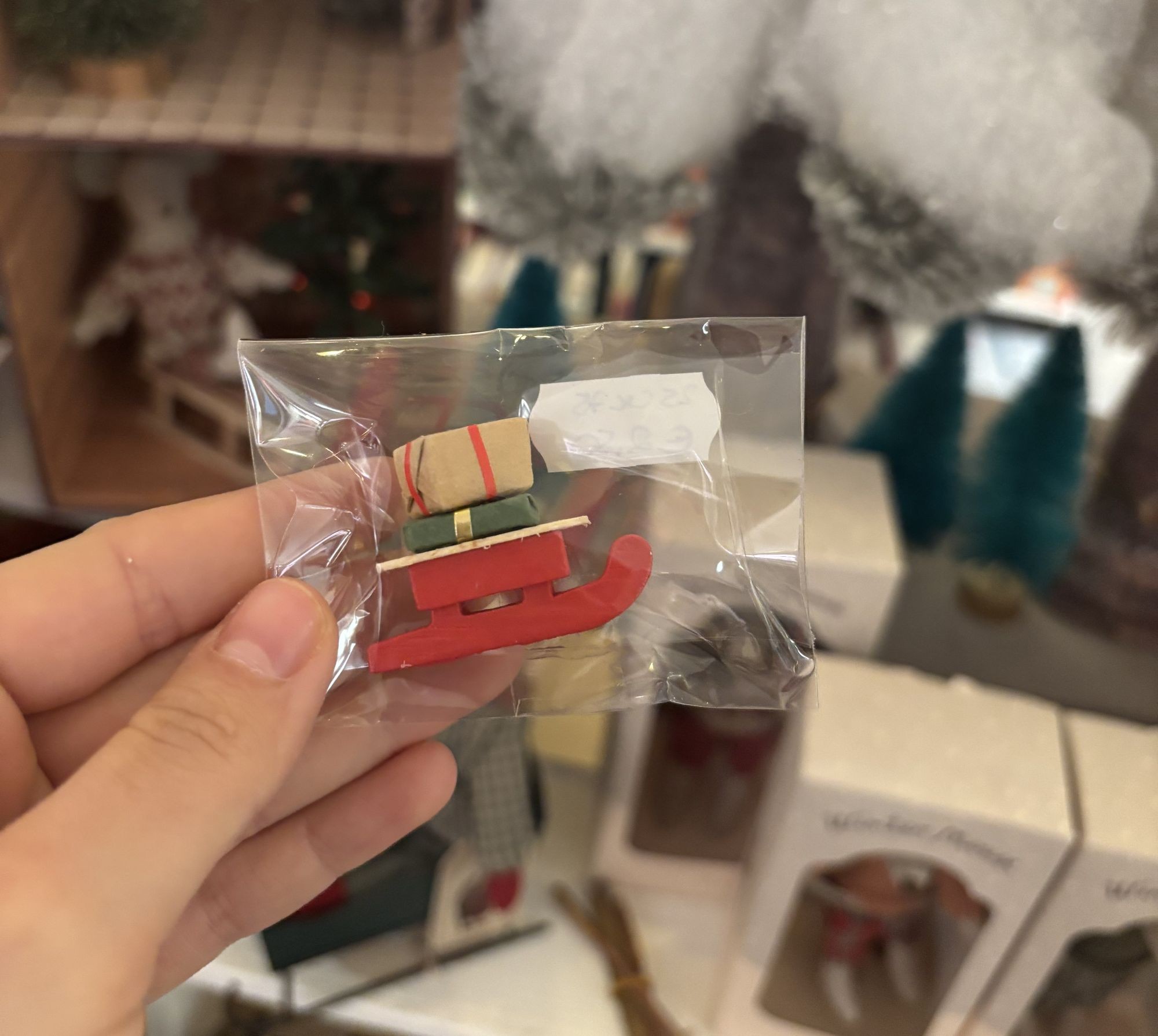 Miniatuur - Slee met kerstcadeautjes