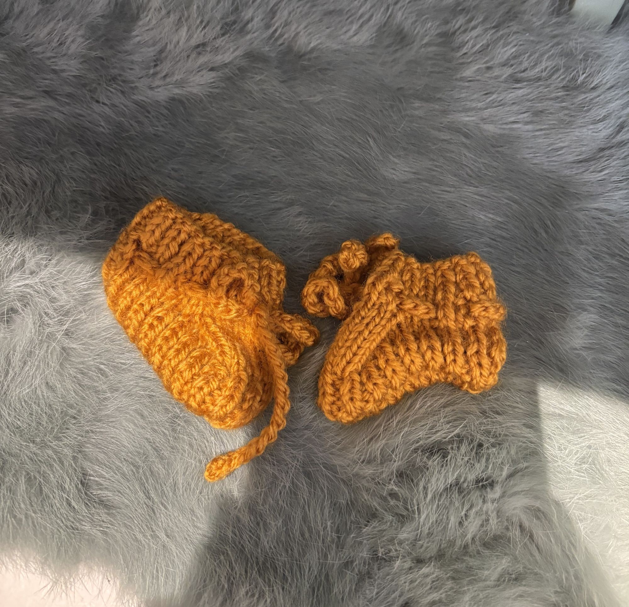 Paola Reina, Minikane - Gebreide schoentjes ocher