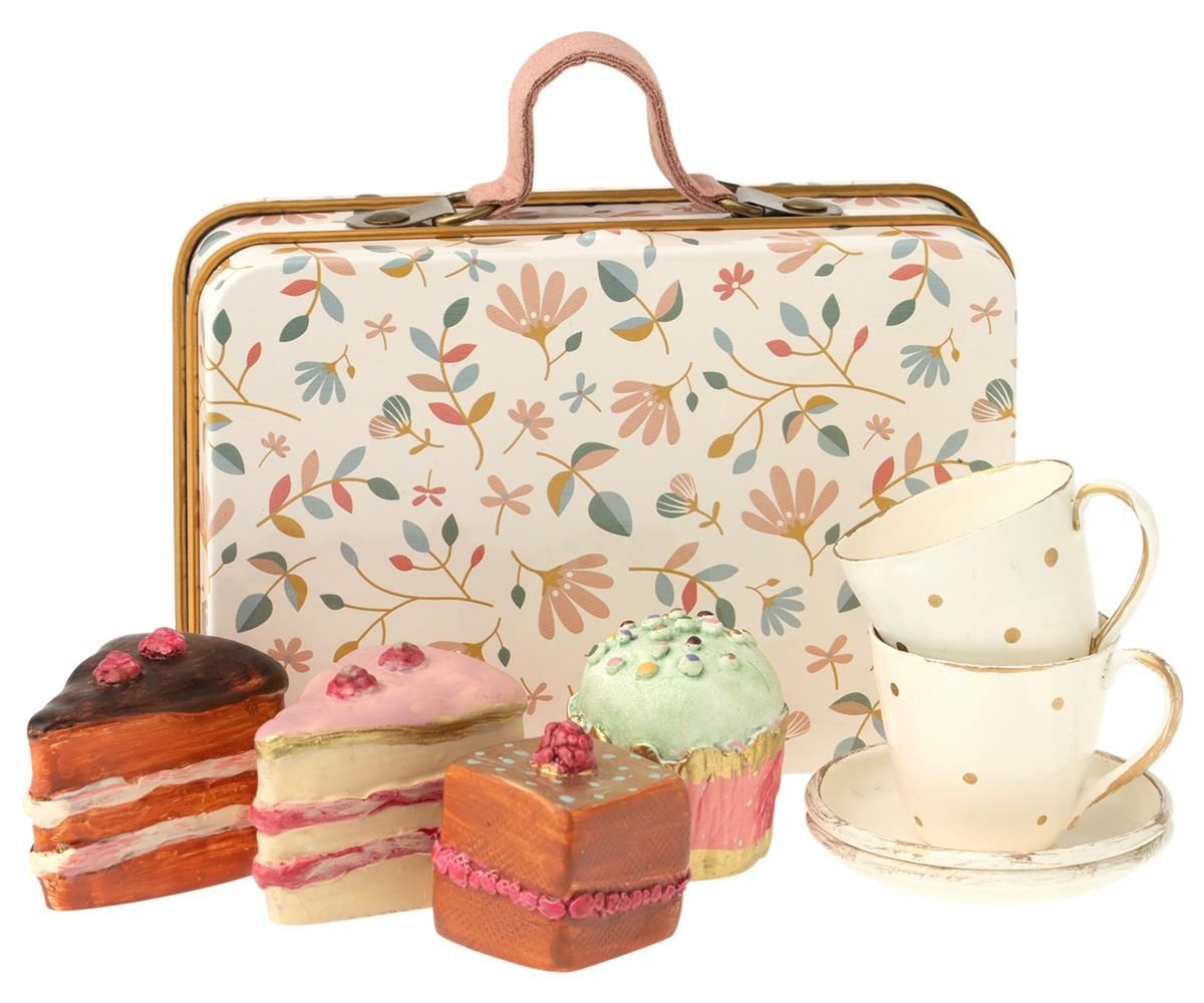 Cake set in Suitcase